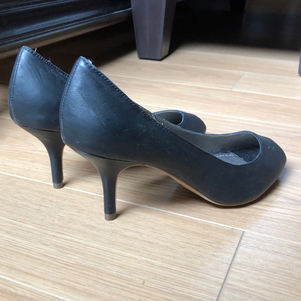 Peep toe kitten heel.